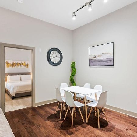 Grand Luxury Premium Vaulted Ceilings Apartment Woodbridge Bagian luar foto