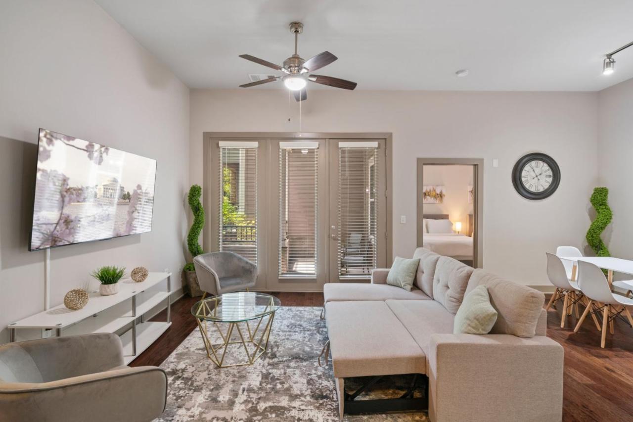 Grand Luxury Premium Vaulted Ceilings Apartment Woodbridge Bagian luar foto