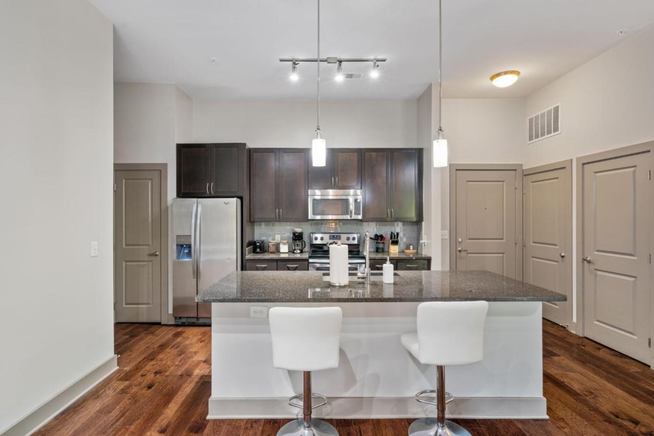 Grand Luxury Premium Vaulted Ceilings Apartment Woodbridge Bagian luar foto