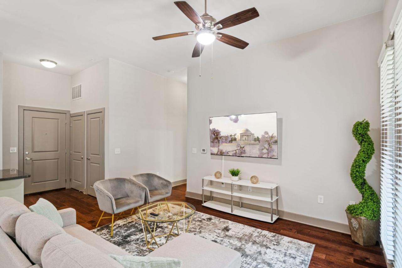Grand Luxury Premium Vaulted Ceilings Apartment Woodbridge Bagian luar foto