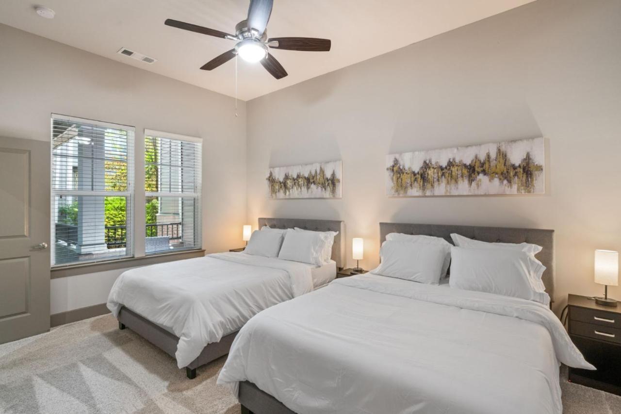 Grand Luxury Premium Vaulted Ceilings Apartment Woodbridge Bagian luar foto