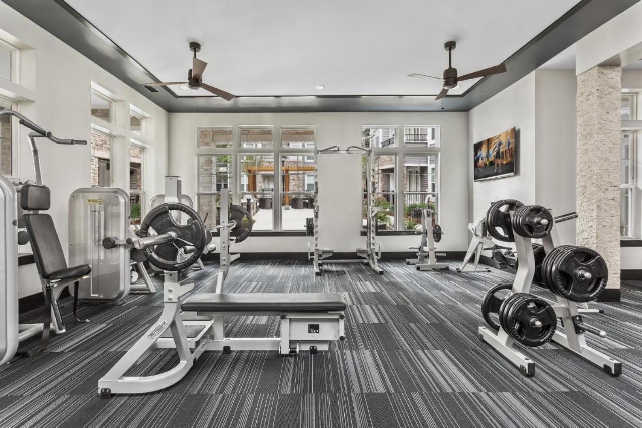 Grand Luxury Premium Vaulted Ceilings Apartment Woodbridge Bagian luar foto