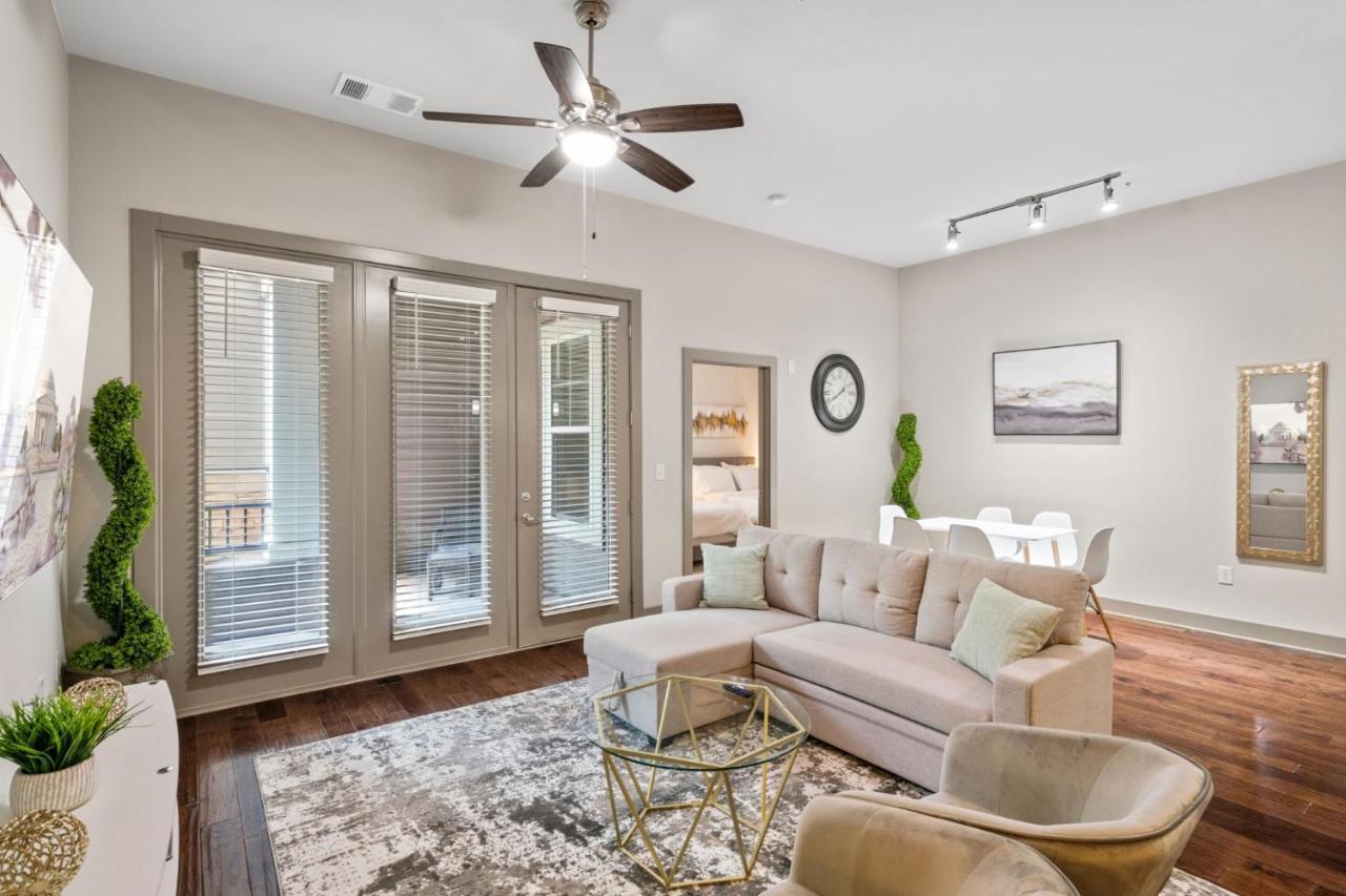 Grand Luxury Premium Vaulted Ceilings Apartment Woodbridge Bagian luar foto