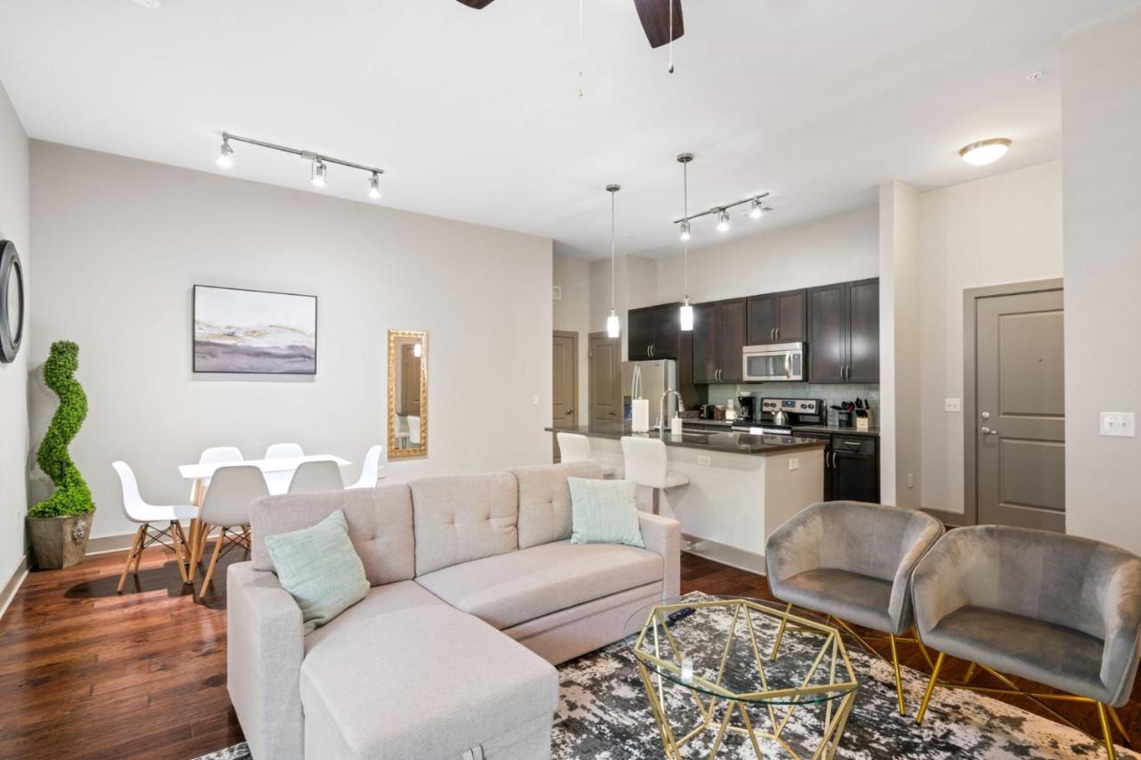 Grand Luxury Premium Vaulted Ceilings Apartment Woodbridge Bagian luar foto