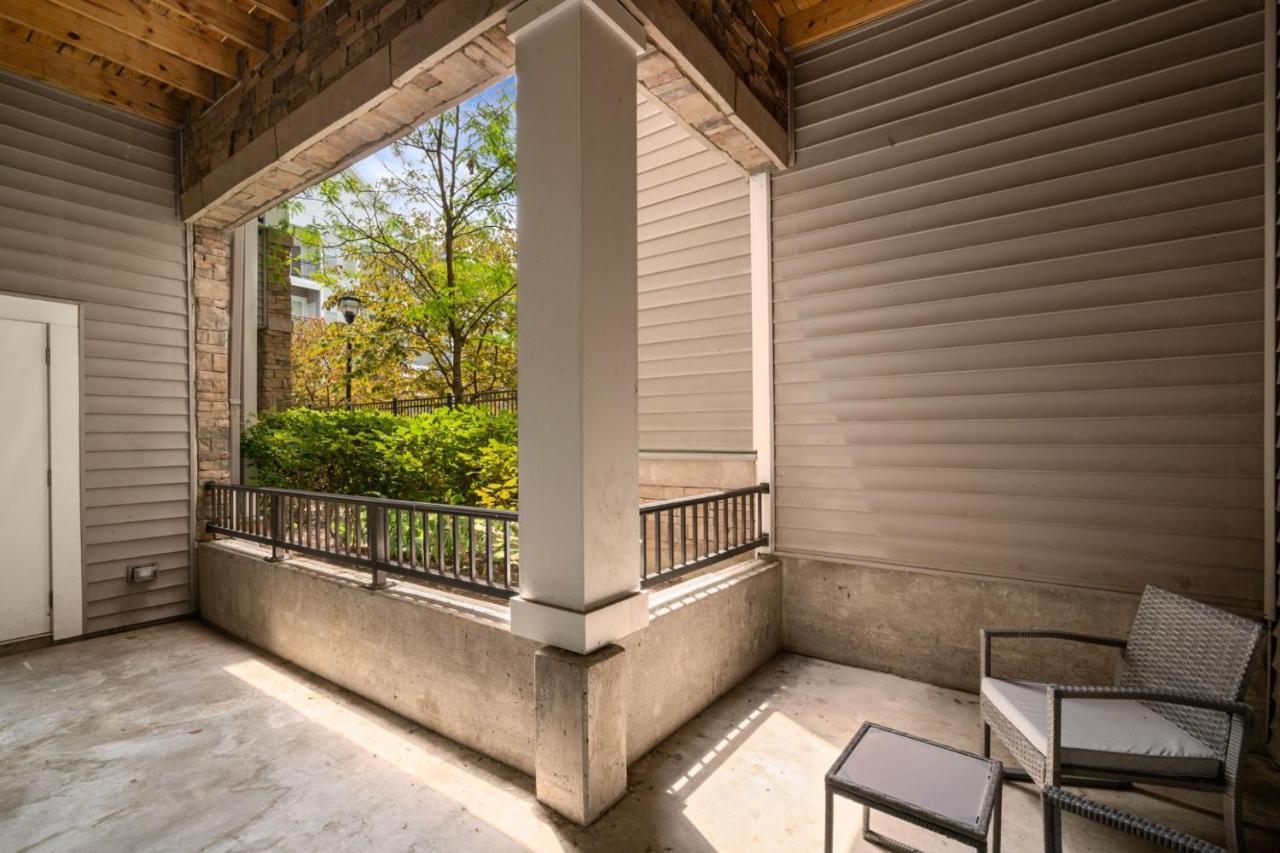 Grand Luxury Premium Vaulted Ceilings Apartment Woodbridge Bagian luar foto